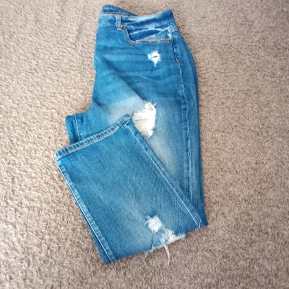 BLUE SOHO CROPPED JEANS SIZE 20